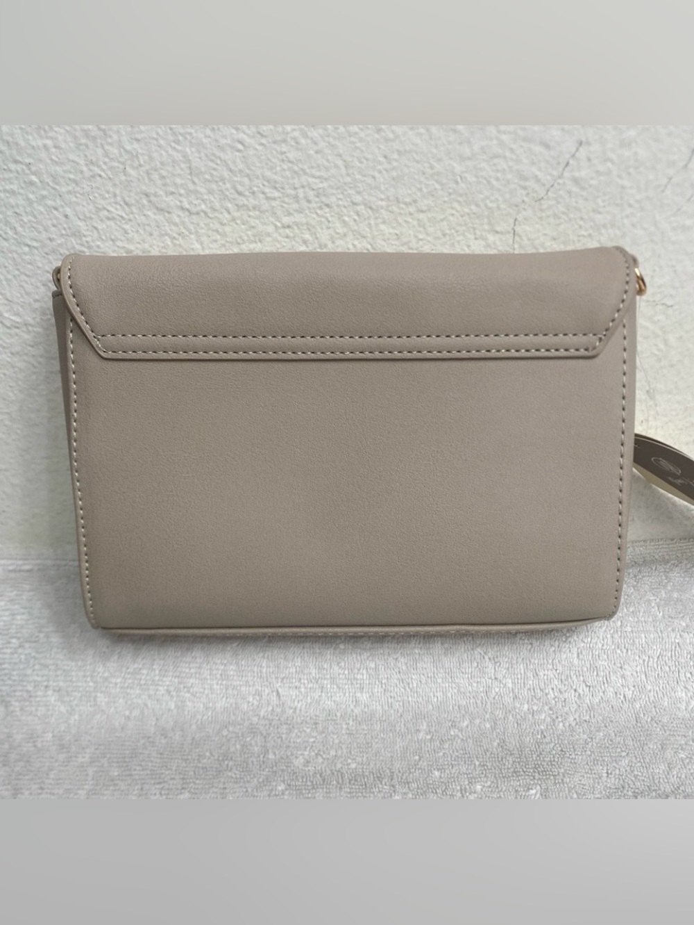 NWT New Yani J'adore Womens Tan White Faux Leather Clutch + Strap Classic Girly - Picture 2 of 12